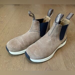 Blundstone Boots in Taupe Suede with Navy Elastic